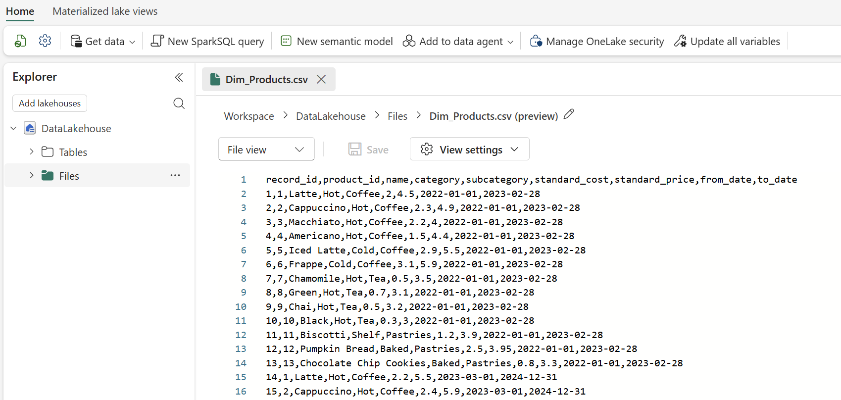 Et screenshot af Fabric-portalen, der viser ustrukturerede csv-data i filsektionen i et lakehouse.