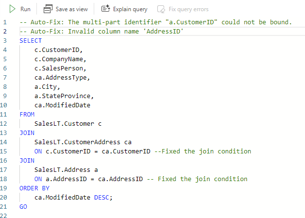 Screenshot des Fabric-Portals mit Kommentaren, die von Copilot zur T-SQL-Abfrage hinzugefügt wurden.