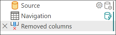Screenshot, der zeigt, wie das Hinzufügen eines Schritts zum Entfernen einer Spalte zur vorherigen Abfrage die grüne Faltindikatorlinie erweitert.