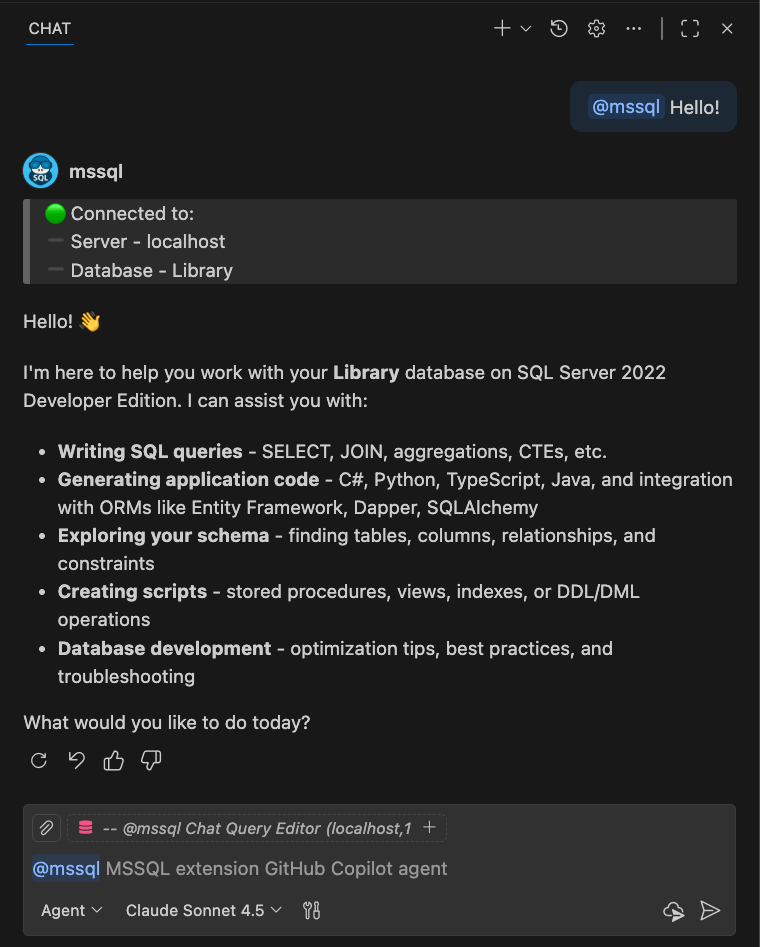 Captura de pantalla del mensaje de bienvenida del participante de chat de @mssql que muestra los detalles de la base de datos conectada.