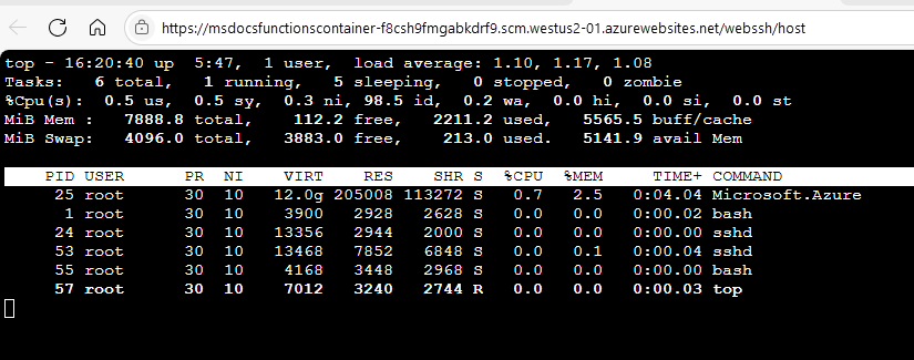 Screenshot che mostra il comando principale Linux in esecuzione in una sessione SSH.