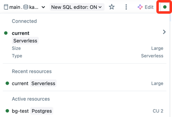 Menu a discesa del selettore di calcolo che mostra il warehouse SQL connesso, le risorse recenti e le risorse attive, con l'indicatore evidenziato dello stato di esecuzione del warehouse.