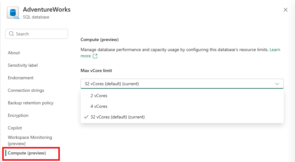 Screenshot dal Fabric portal che mostra come configurare il limite massimo di v Core per un database SQL.