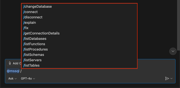 Screenshot delle prime opzioni di comando slash dell'estensione MSSQL nella chat di GitHub Copilot.