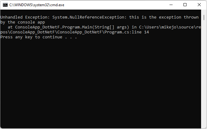 Screenshot della console per ThrowsNullException.exe, che solleva un'eccezione di riferimento null non gestita (System.NullReferenceException).