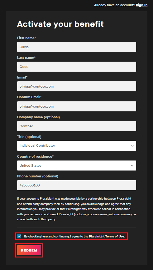 Screenshot del modulo di registrazione pluralsight, con la casella di controllo Condizioni per l'utilizzo selezionata e il pulsante Riscatta evidenziato.