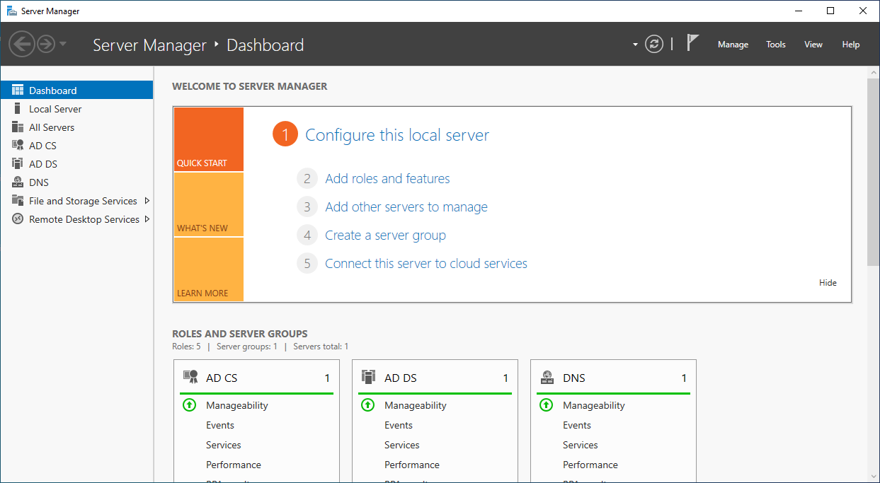 Screenshot che mostra il dashboard di Server Manager con opzioni di configurazione e riquadri di stato per i ruoli installati.