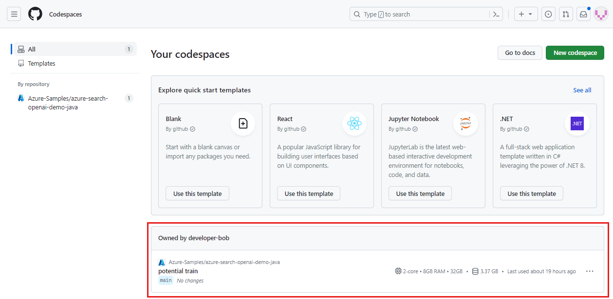 状態とテンプレートを含むすべての実行中の Codespace のスクリーンショット。