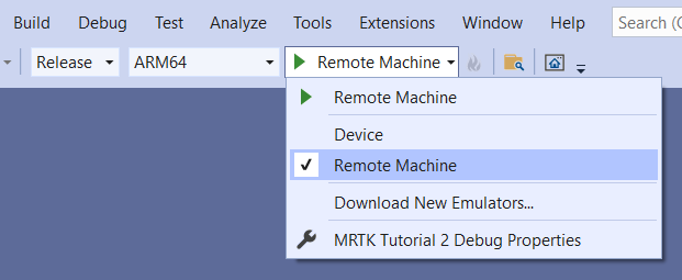 ターゲットとしてリモート コンピューターが表示されている Visual Studio ウィンドウのスクリーンショット。