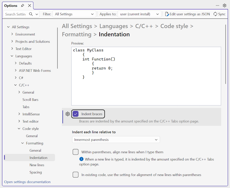 Schermopname van de instellingen voor inspringingsopmaak voor de taal C/C++ met een geselecteerde instelling die wordt gedemonstreerd in het voorbeeldvenster.