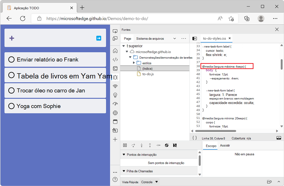 Microsoft Edge, com o aplicativo de demonstração da lista de tarefas pendentes e DevTools, mostrando a ferramenta Fontes, com o arquivo que contém uma consulta de mídia aberta, na linha direita