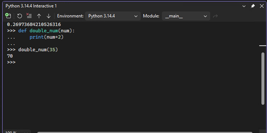 Screenshot que mostra como a Janela Interativa exibe o prompt de continuação Python para instruções de código multilinha em Visual Studio.