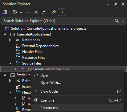 Captura de ecrã a mostrar o menu de contexto do botão direito do rato para um ficheiro C++ com a opção Pré-processo realçada