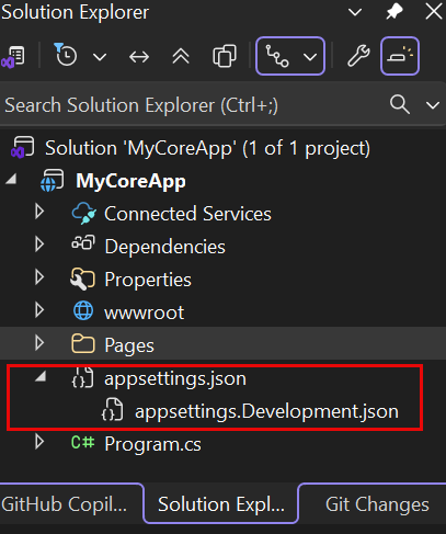 螢幕擷取畫面顯示選取並展開 appsettings.json，這會在 Visual Studio 的 [方案總管] 中公開 appsettings.Development.json。